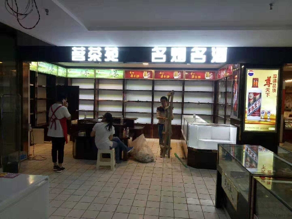 上海名烟名酒展示柜案例