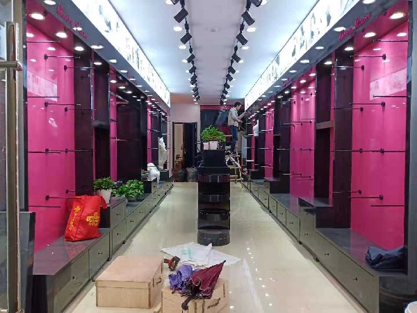 上海内衣店展柜设计案例