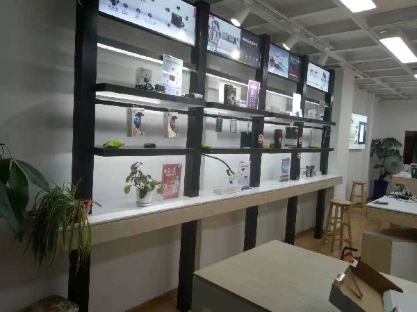 上海数码产品展柜案例