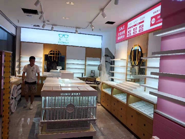 上海眼镜店展柜设计案例